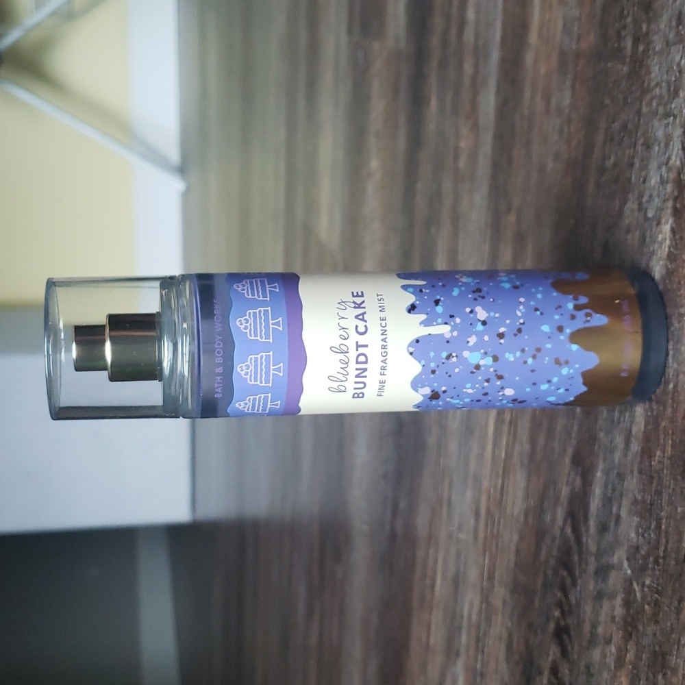 Blueberry Bundt Cake Body Spray